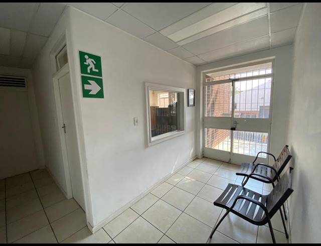 1,100M² WAREHOUSE FOR SALE IN NEWLANDS